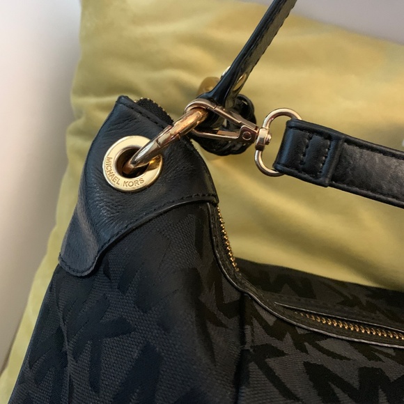 Micheal Kors bag - Picture 7 of 16